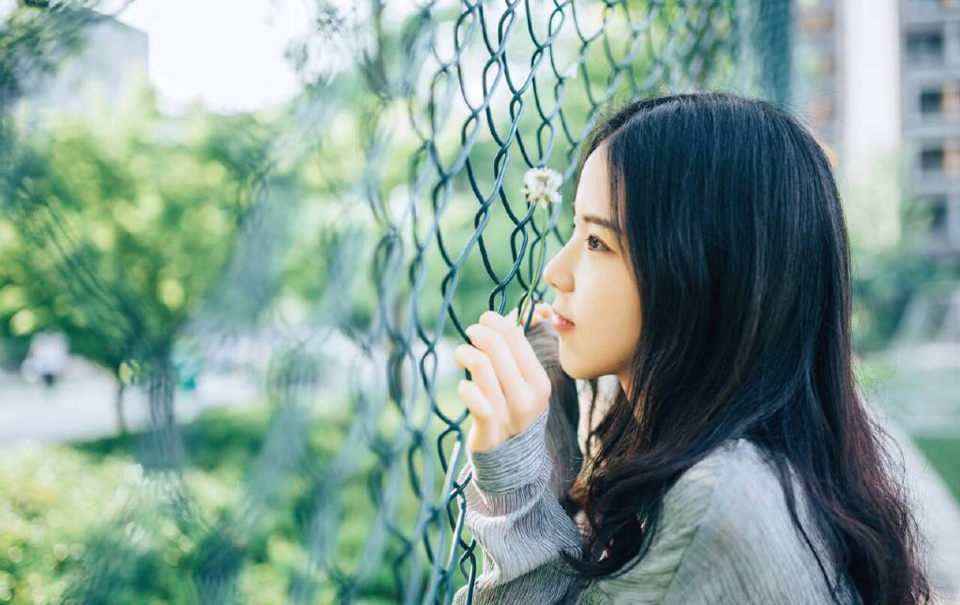 虽然有庞统、法正在背后谋划，但如果没有这种已经逐渐尖锐的矛盾，益州世家不要太贪心，刘璋后来的吃相也不要那么难看，也不至于如今走到今天这众叛亲离的一步。